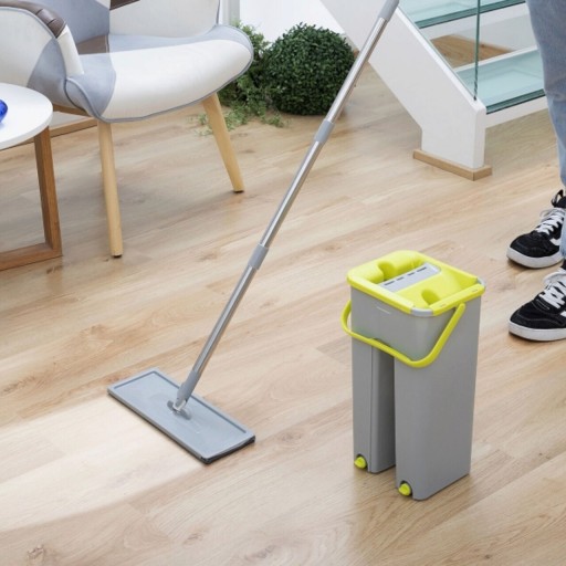 Set mop plat si galeata cu 2 compartimente Klirimop, InnovaGoods, cap rotativ 360º, 140 cm, 6 L, gri/galben